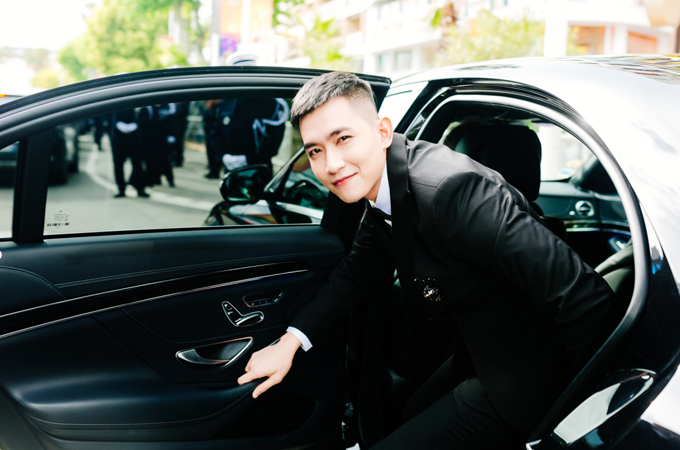 Không ồn ào như Ngọc Trinh, Võ Cảnh xuất hiện điển trai, lịch lãm trên thảm đỏ Cannes