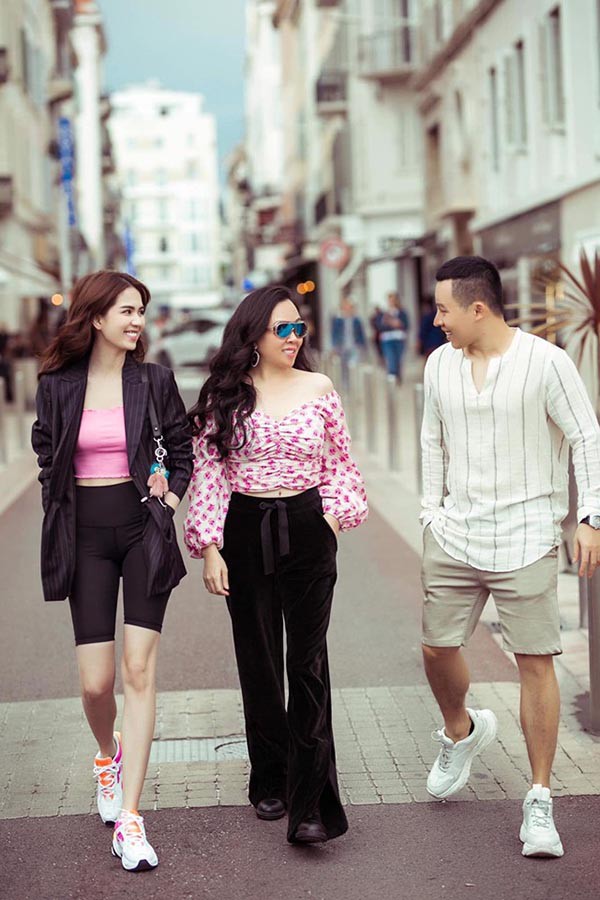 Ngọc Trinh tiếp tục gây chú ý sau khi náo loạn thảm đỏ Cannes với chiếc váy 'mặc như không mặc' - 2 Ngọc Trinh tiếp tục gây chú ý sau khi náo loạn thảm đỏ Cannes với chiếc váy 'mặc như không mặc' - 2