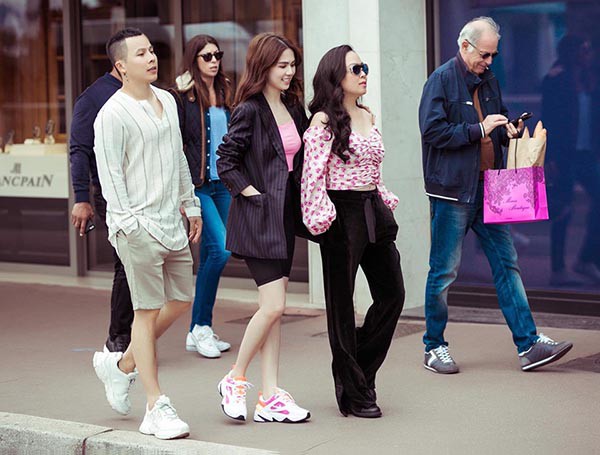 Ngọc Trinh tiếp tục gây chú ý sau khi náo loạn thảm đỏ Cannes với chiếc váy 'mặc như không mặc' - 3 Ngọc Trinh tiếp tục gây chú ý sau khi náo loạn thảm đỏ Cannes với chiếc váy 'mặc như không mặc' - 3
