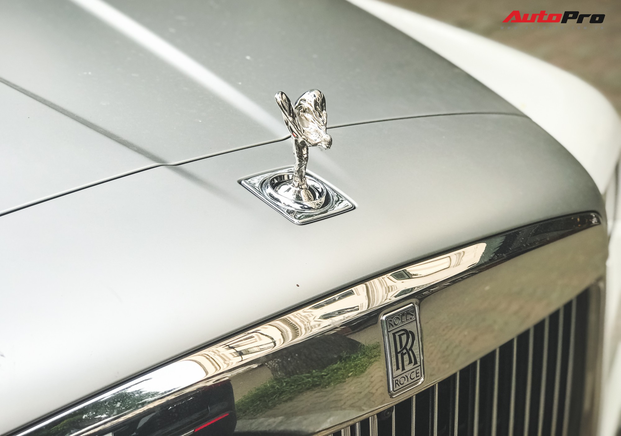 Vừa khui công, Rolls-Royce Cullinan đầu tiên Việt Nam đã cùng chủ nhân dạo phố Hà Nội - 3 Vừa khui công, Rolls-Royce Cullinan đầu tiên Việt Nam đã cùng chủ nhân dạo phố Hà Nội - 3