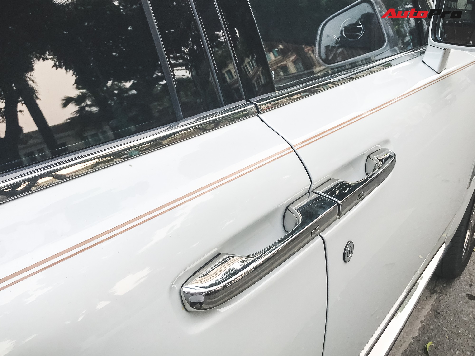Vừa khui công, Rolls-Royce Cullinan đầu tiên Việt Nam đã cùng chủ nhân dạo phố Hà Nội - 4 Vừa khui công, Rolls-Royce Cullinan đầu tiên Việt Nam đã cùng chủ nhân dạo phố Hà Nội - 4
