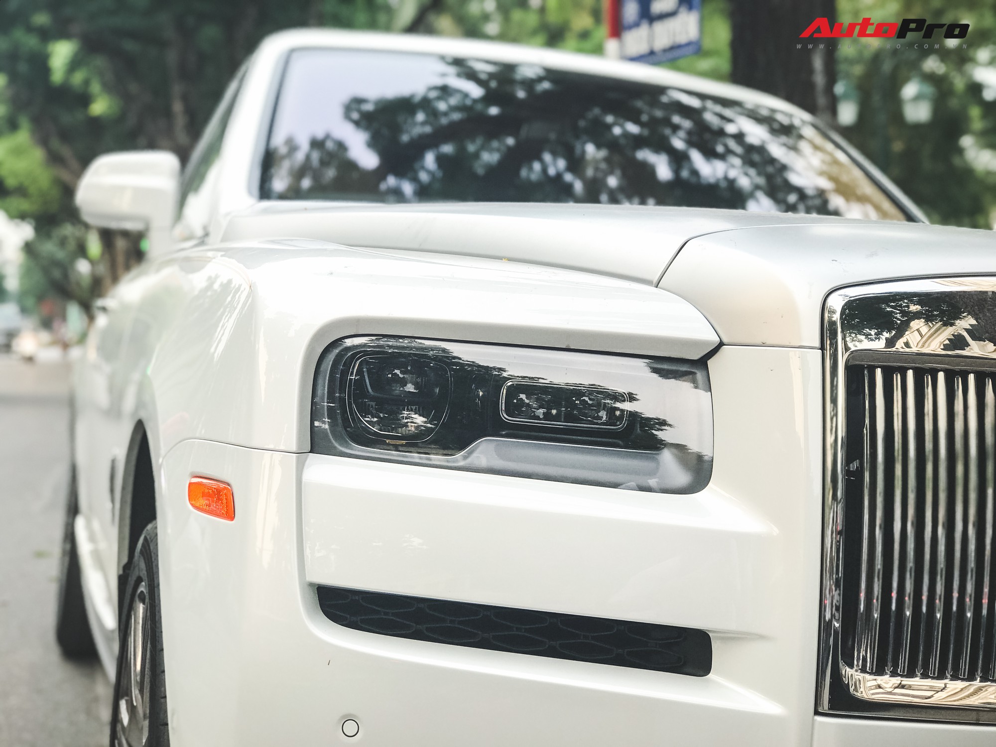 Vừa khui công, Rolls-Royce Cullinan đầu tiên Việt Nam đã cùng chủ nhân dạo phố Hà Nội - 5 Vừa khui công, Rolls-Royce Cullinan đầu tiên Việt Nam đã cùng chủ nhân dạo phố Hà Nội - 5