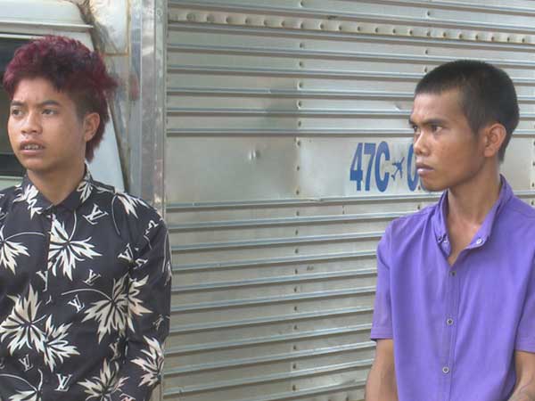 Hai thanh niên không biết lái xe trộm ô tô bị lộ vì không bật được đèn xe