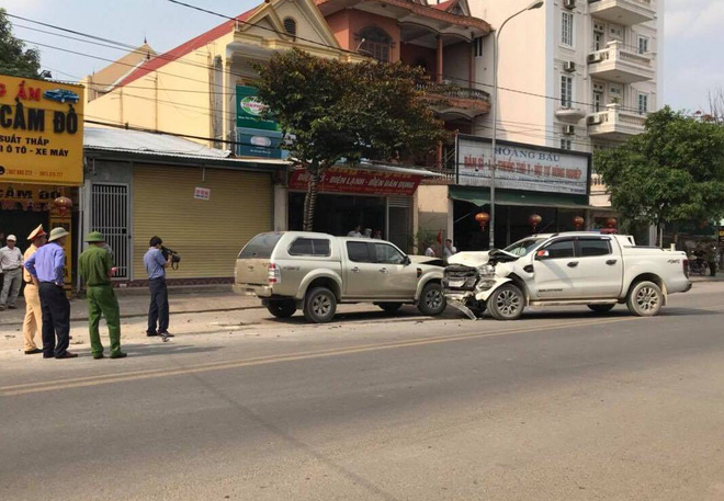 Nghi ghen tuông, chồng cầm dao đâm vợ trọng thương rồi châm lửa đốt nhà