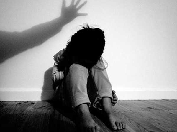 Khởi tố vụ án 9X yêu nữ sinh lớp 8 khiến bé gái mang thai