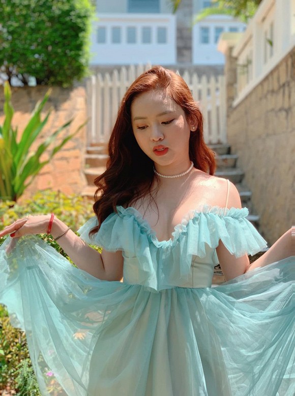 Hôm trước đăng ảnh 'tự dìm', hôm sau vớt vát hình tượng bằng bức hình sexy nhưng Thúy Vi lại bị soi ra lỗi này Hôm trước đăng ảnh 'tự dìm', hôm sau vớt vát hình tượng bằng bức hình sexy nhưng Thúy Vi lại bị soi ra lỗi này