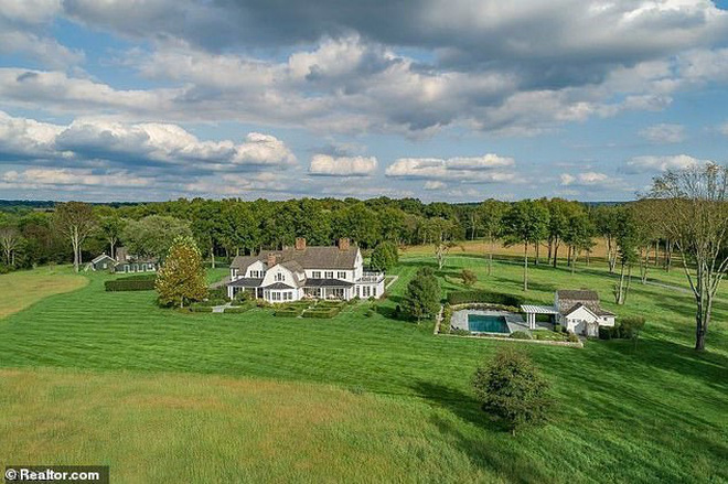 Triệu phú từng mở quỹ từ thiện trẻ em bị phát hiện quan hệ với bé gái 15 tuổi trên phi cơ riêng