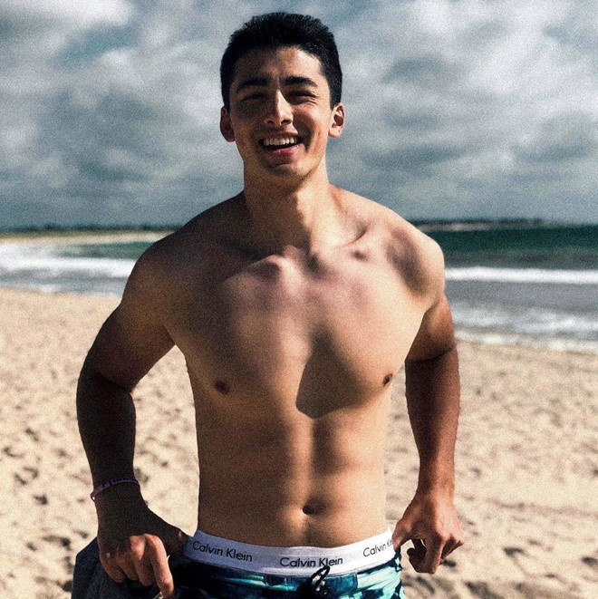 Hot boy lai Trung - Pháp cao 1,94 m, biết nói 4 thứ tiếng