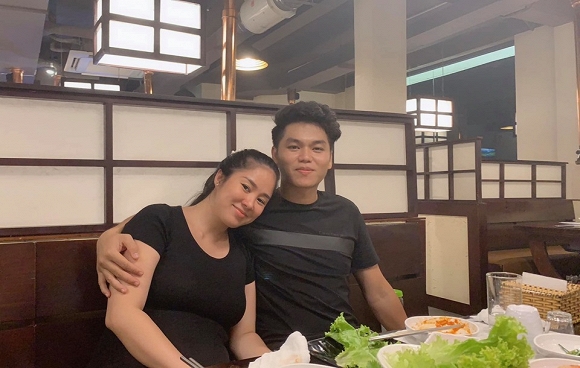 Bị chê 'bám váy vợ', chồng trẻ kém 7 tuổi của Lê Phương đáp trả bất ngờ - 8 Bị chê 'bám váy vợ', chồng trẻ kém 7 tuổi của Lê Phương đáp trả bất ngờ - 8