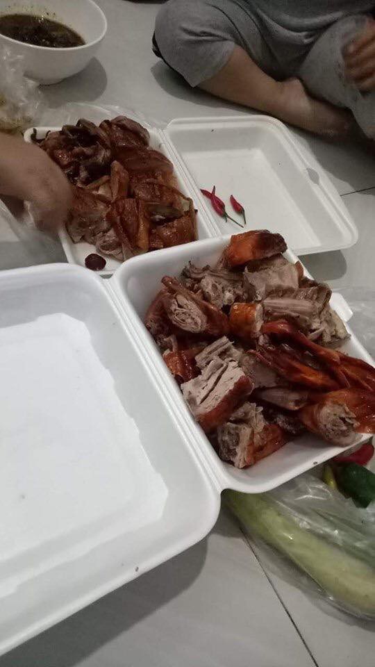 Bị thượng đế bom hàng và bữa vịt quay trị giá gần 400k đầy cay đắng của gia đình bác xe ôm công nghệ