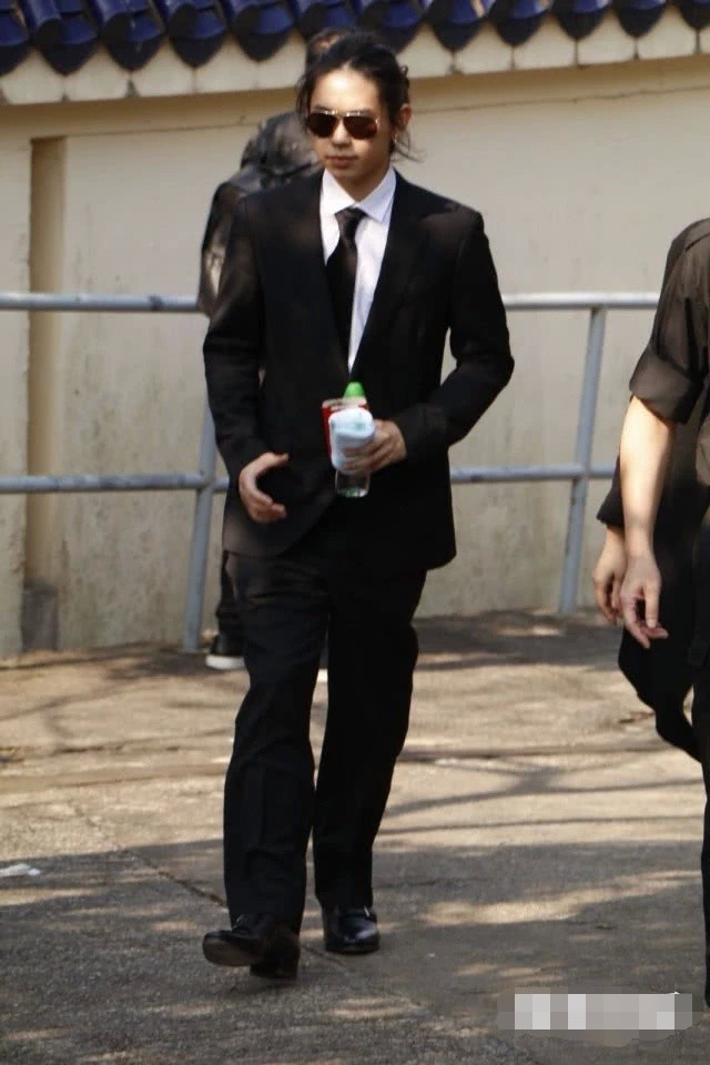 Chuyện tình mới giữa 2 thế lực siêu giàu Hong Kong: Con trai Á hậu Ngô Uyển Phương yêu cháu gái trùm bất động sản