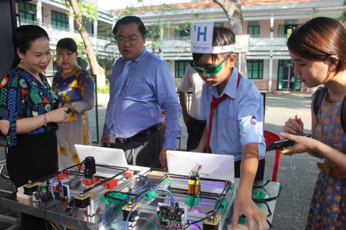 Học sinh hào hứng tiết học với công nghệ 4.0