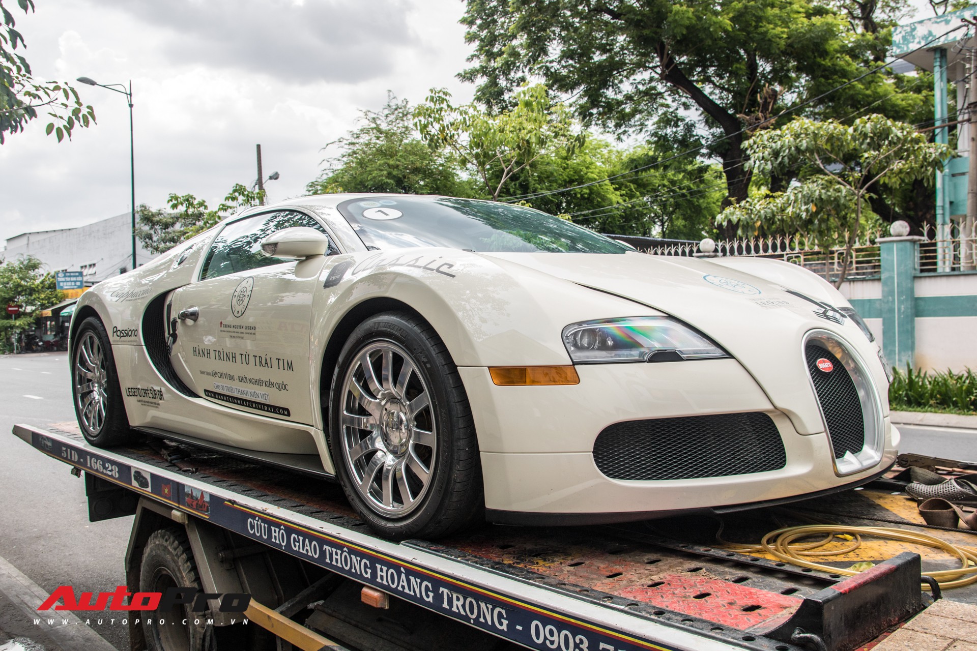 Tóm gọn Bugatti Veyron 16.4 của ông Đặng Lê Nguyên Vũ đi đăng kiểm