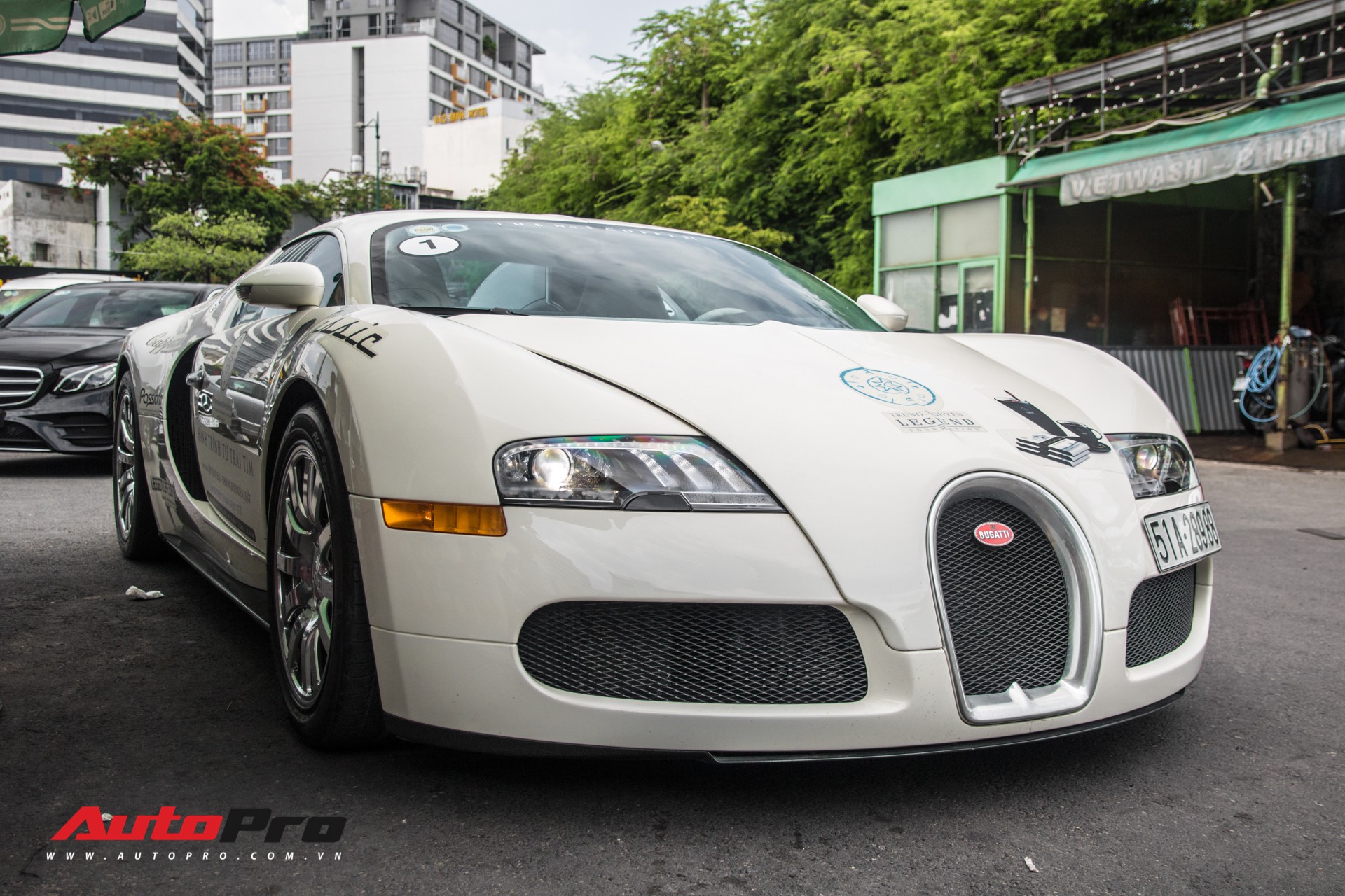 Tóm gọn Bugatti Veyron 16.4 của ông Đặng Lê Nguyên Vũ đi đăng kiểm