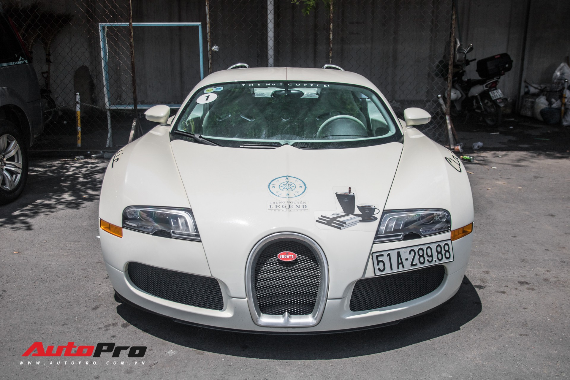 Tóm gọn Bugatti Veyron 16.4 của ông Đặng Lê Nguyên Vũ đi đăng kiểm