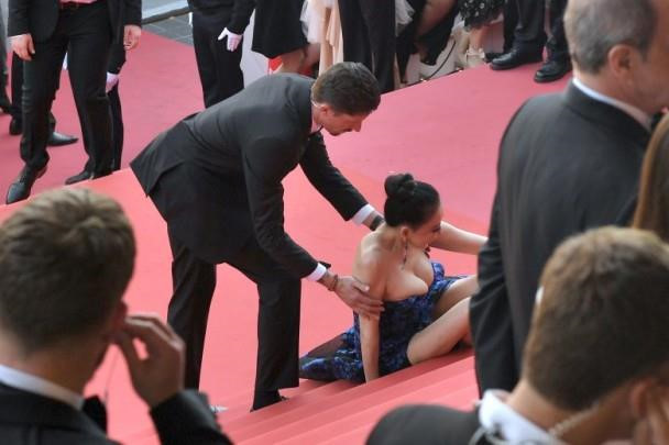 Sao nữ TQ còn gì sau màn mặc hở sốc, bị gọi là gái mại dâm ở Cannes