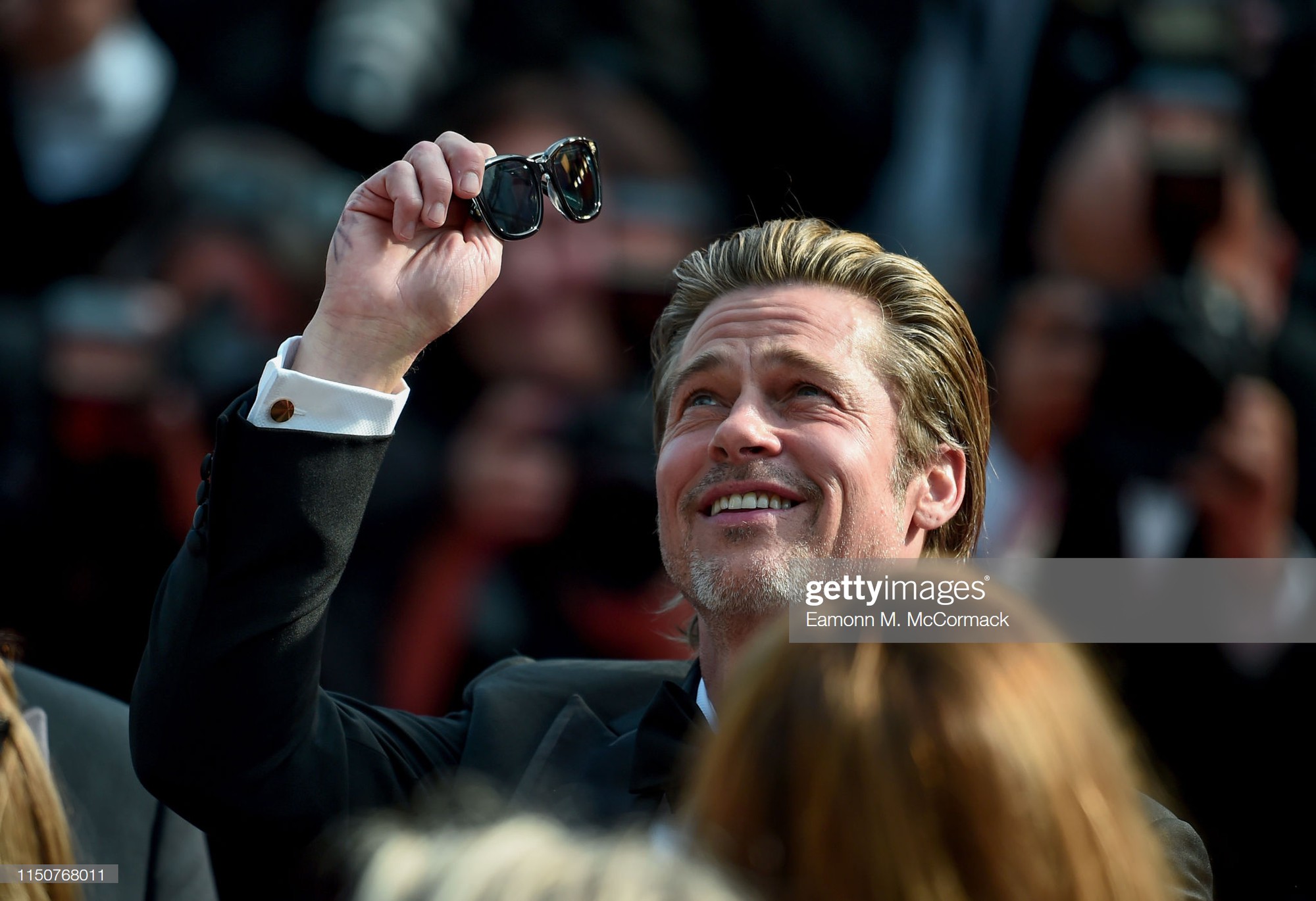 Thảm đỏ Cannes nóng lên từng phút: Brad Pitt - Leonardo lịch lãm ná thở, Chương Tử Di khoe vòng một giành spotlight