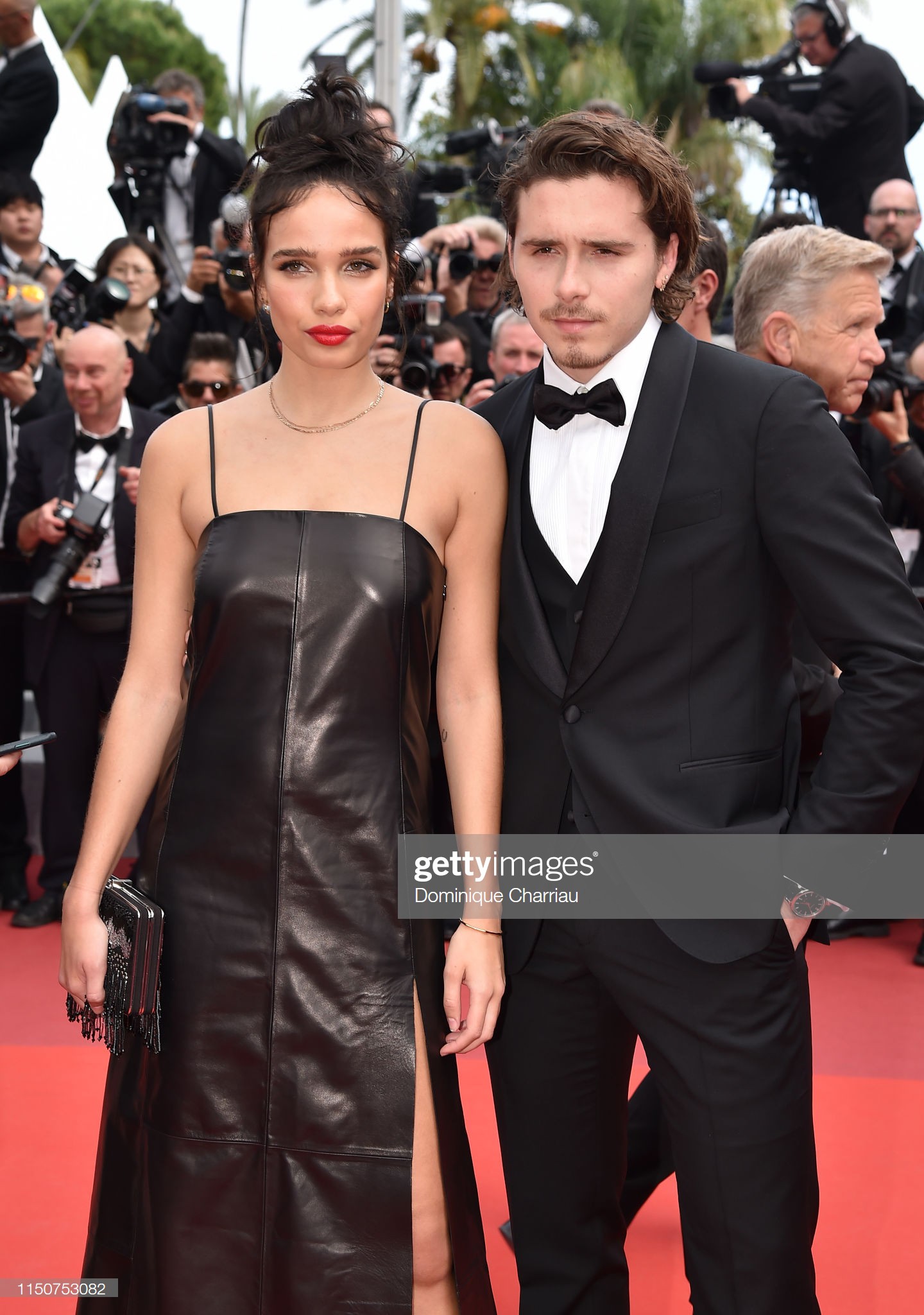 Thảm đỏ Cannes nóng lên từng phút: Brad Pitt - Leonardo lịch lãm ná thở, Chương Tử Di khoe vòng một giành spotlight