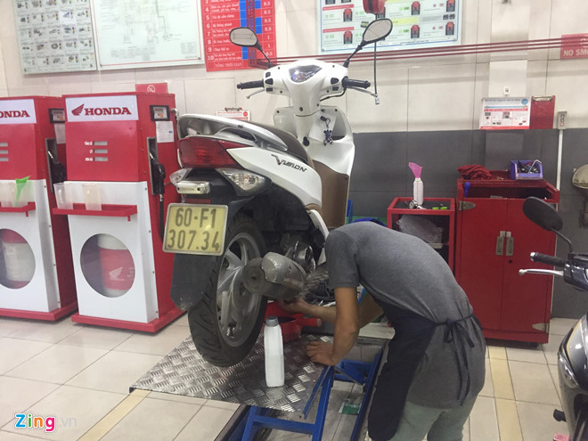 Những chiêu trò móc túi khách của thợ sửa xe