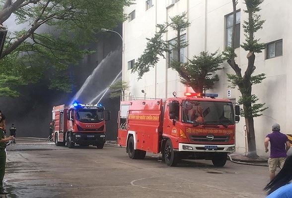 Hiện trường vụ cháy công ty ở Bình Dương: Lửa khói cuồn cuộn cao hàng chục mét