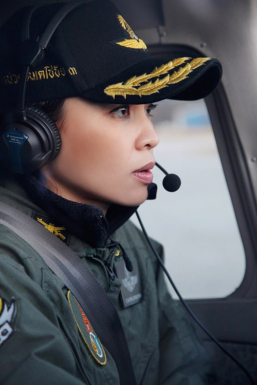 Thái Lan tung bộ ảnh Hoàng hậu trong 20 trang phục