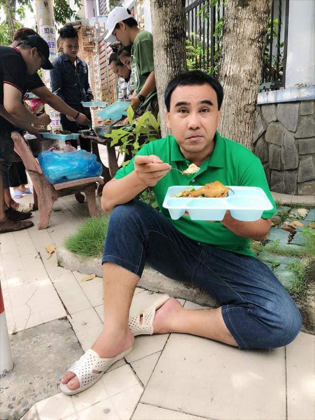 Sau tuyên bố muốn tạm dừng hoạt động showbiz vì mệt mỏi với thị phi, MC Quyền Linh chính thức lên tiếng - 3 Sau tuyên bố muốn tạm dừng hoạt động showbiz vì mệt mỏi với thị phi, MC Quyền Linh chính thức lên tiếng - 3