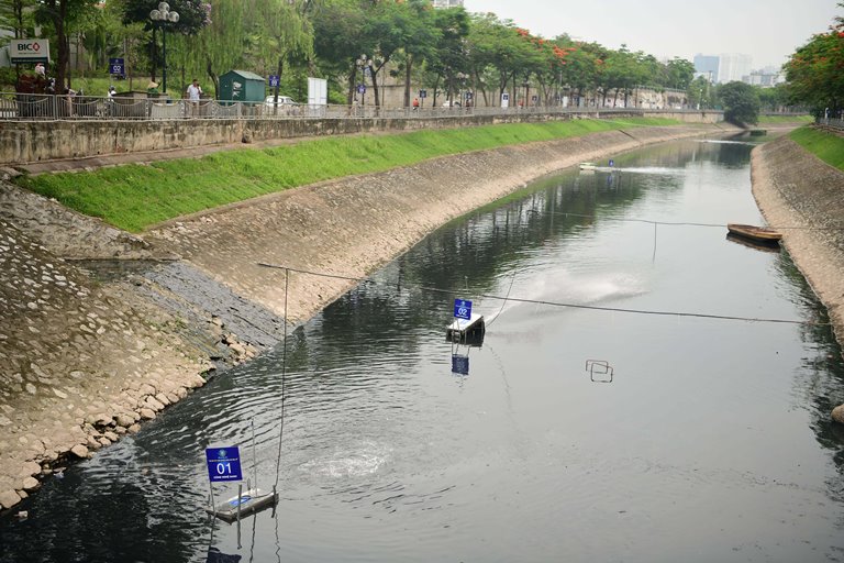 Sự khác biệt của nước sông Tô Lịch sau 6 ngày đặt bảo bối Nhật Bản