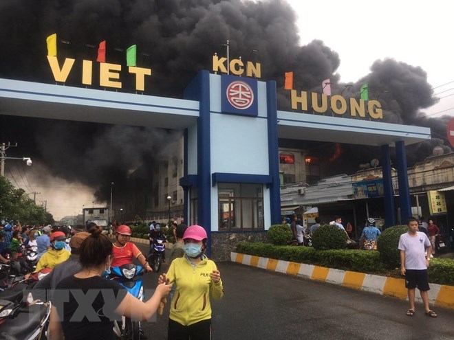 Bình Dương: Cháy lớn ở nhà xưởng 1.000m2 của công ty sản xuất băng keo