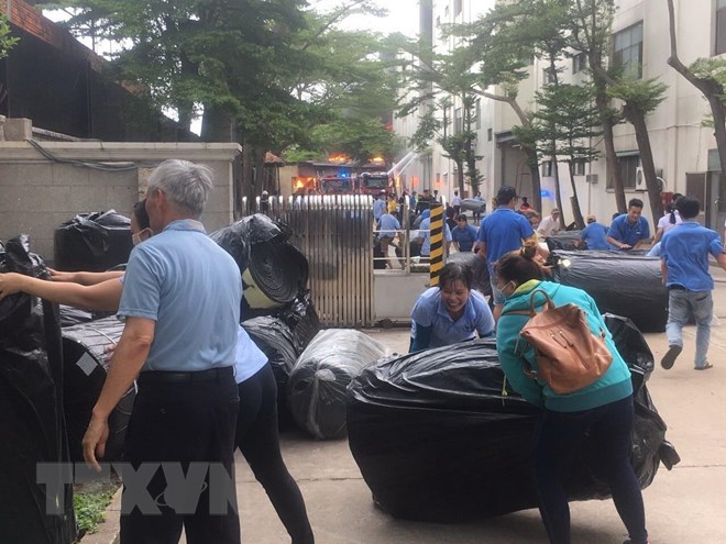 Bình Dương: Cháy lớn ở nhà xưởng 1.000m2 của công ty sản xuất băng keo