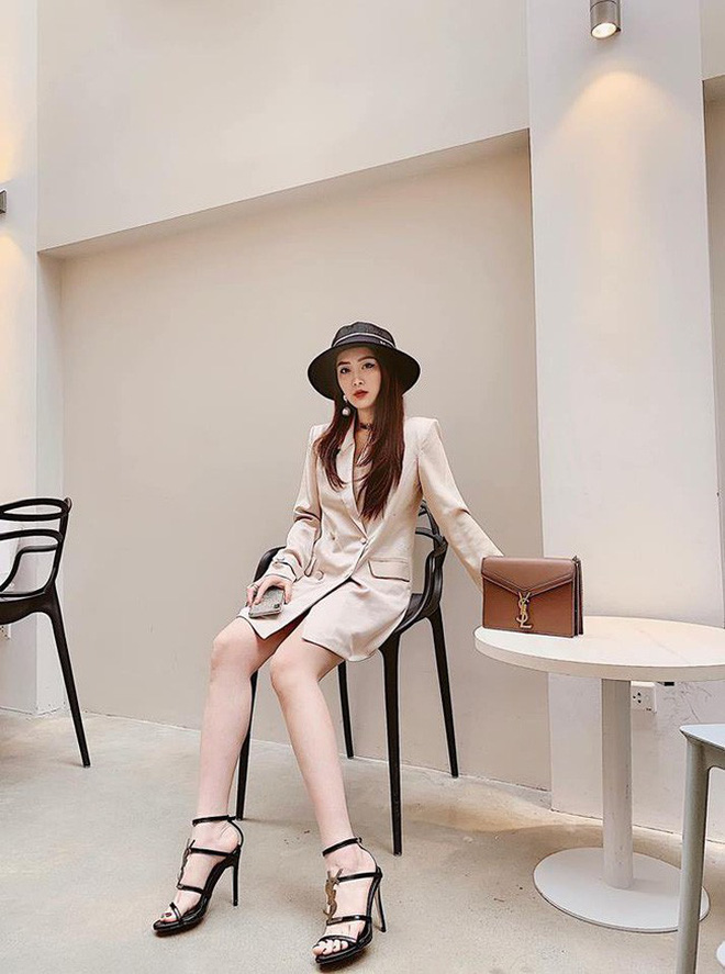 Dư Hàng My - em họ Hương Tràm đang thắng thế trong cuộc chiến bikini hè này với body nóng bỏng miễn bàn dù chỉ cao 1m53