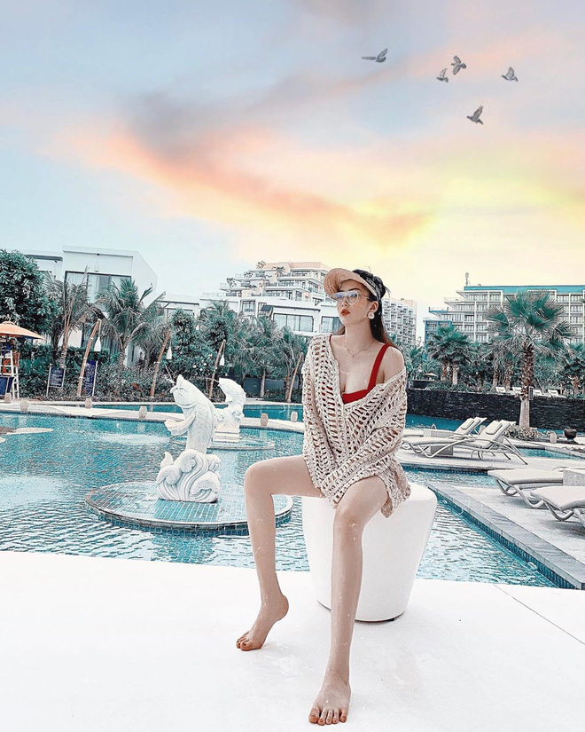 Dư Hàng My - em họ Hương Tràm đang thắng thế trong cuộc chiến bikini hè này với body nóng bỏng miễn bàn dù chỉ cao 1m53