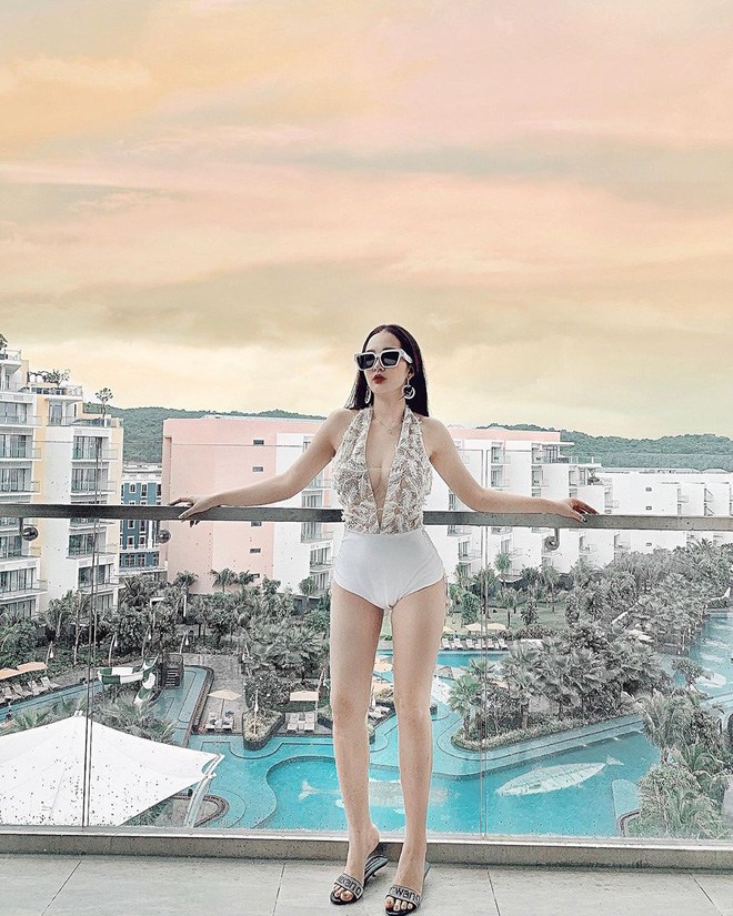 Dư Hàng My - em họ Hương Tràm đang thắng thế trong cuộc chiến bikini hè này với body nóng bỏng miễn bàn dù chỉ cao 1m53