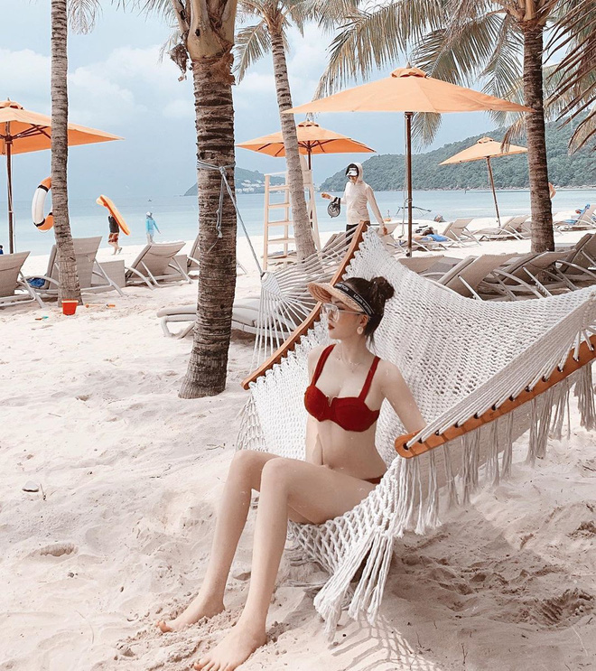 Dư Hàng My - em họ Hương Tràm đang thắng thế trong cuộc chiến bikini hè này với body nóng bỏng miễn bàn dù chỉ cao 1m53