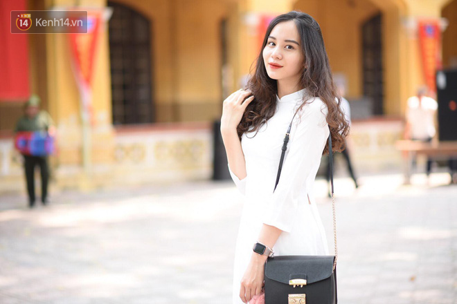 Đặc sản mùa bế giảng: Con gái Hà Nội chỉ cần diện áo dài trắng thôi là xinh hết phần người khác rồi! - 8 Đặc sản mùa bế giảng: Con gái Hà Nội chỉ cần diện áo dài trắng thôi là xinh hết phần người khác rồi! - 8