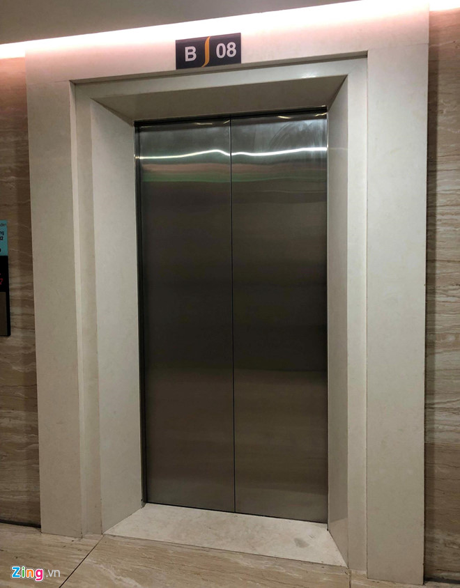 Triệu tập người nước ngoài bị tố sàm sỡ cô gái trong thang máy