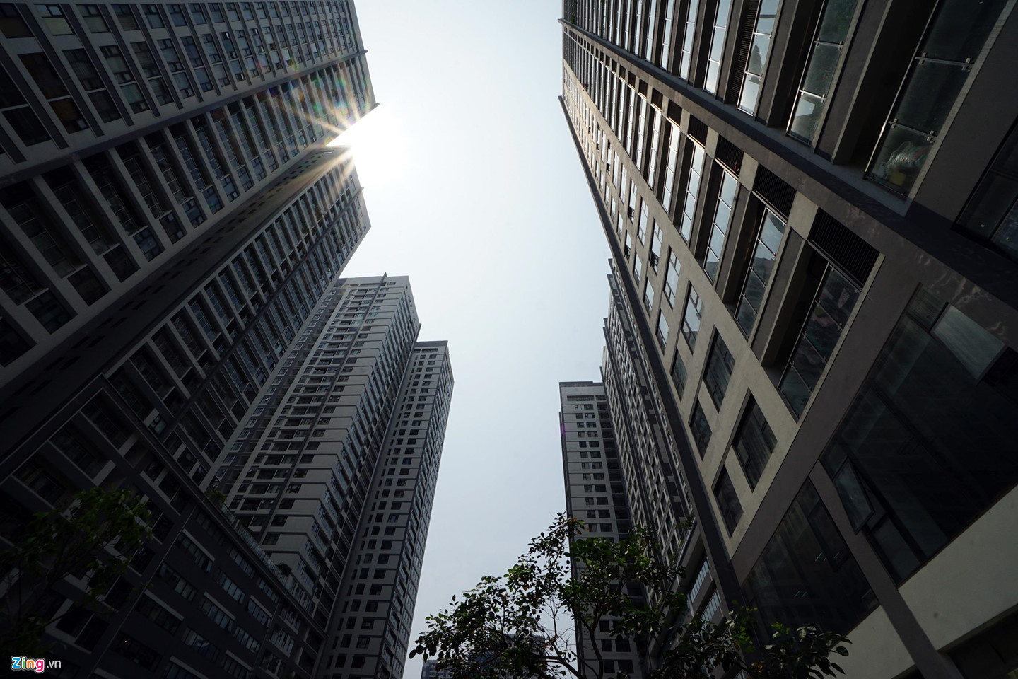 20 tòa chung cư chen chúc trên tuyến đường 720 m tại Hà Nội