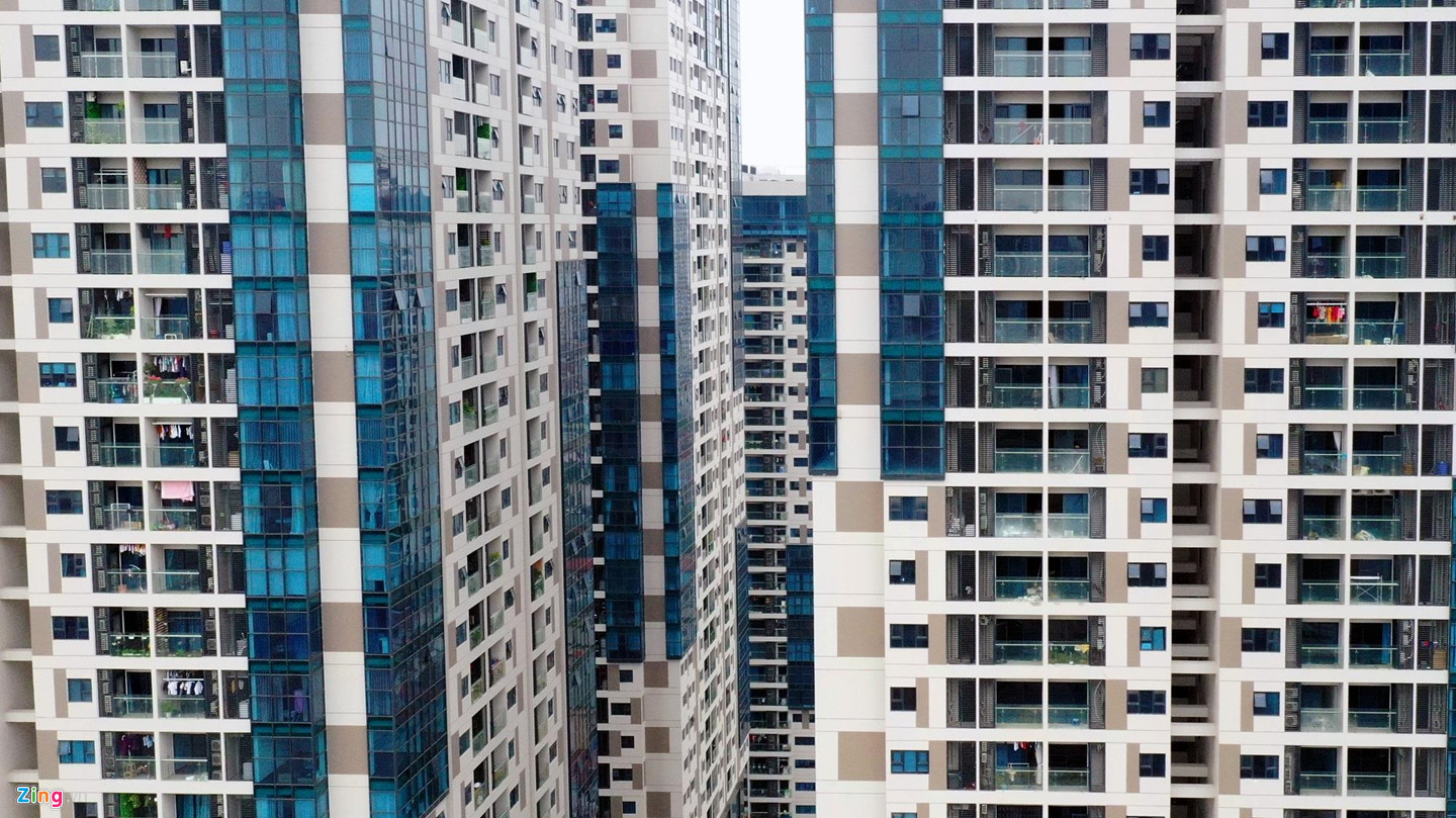 20 tòa chung cư chen chúc trên tuyến đường 720 m tại Hà Nội