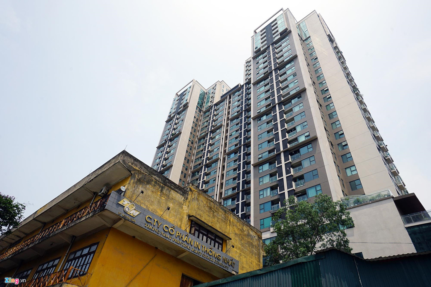 20 tòa chung cư chen chúc trên tuyến đường 720 m tại Hà Nội