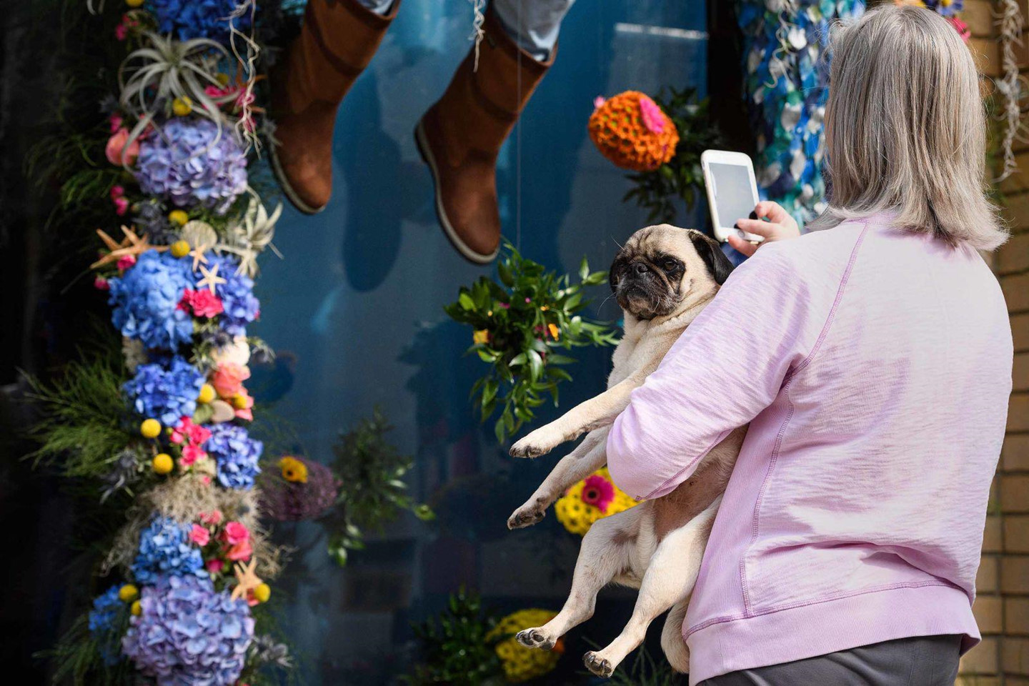 Nữ hoàng Anh và các cháu dự hội hoa xuân tuổi đời hơn 100 năm