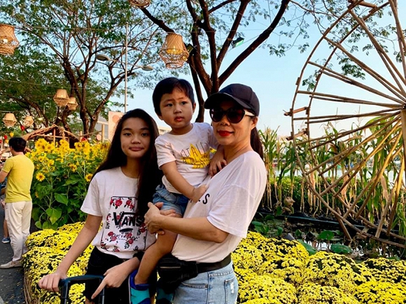 Ca sĩ Mỹ Lệ thừa nhận cuồng con, mất lửa nghề, lười đi hát, ông xã phàn nàn: 'Có con quên chồng' Ca sĩ Mỹ Lệ thừa nhận cuồng con, mất lửa nghề, lười đi hát, ông xã phàn nàn: 'Có con quên chồng'