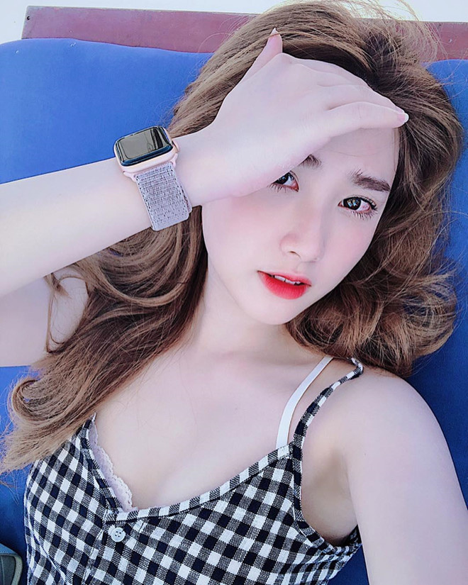 Bạn gái tin đồn của thủ môn Bùi Tiến Dũng ngày càng gợi cảm