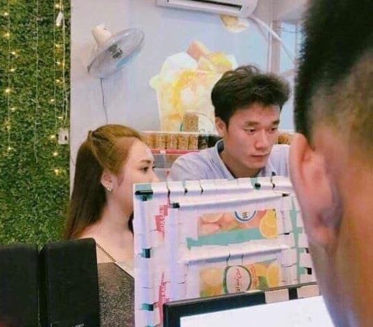 Bạn gái tin đồn của thủ môn Bùi Tiến Dũng ngày càng gợi cảm