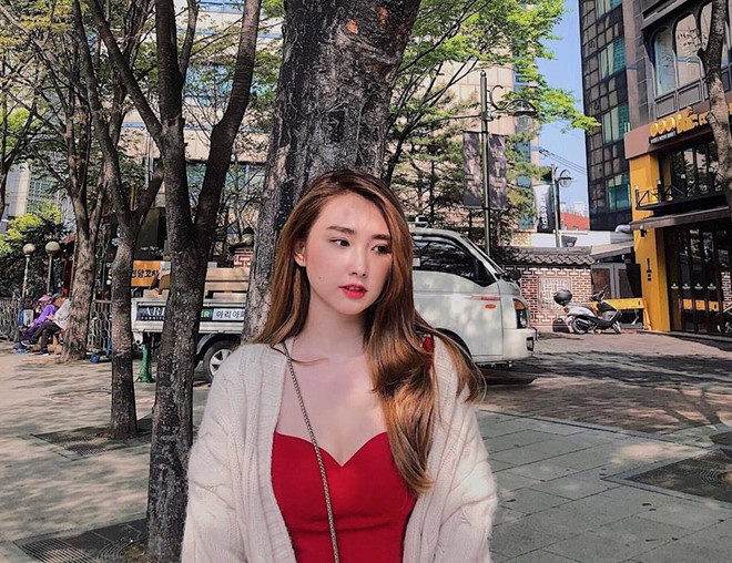 Bạn gái tin đồn của thủ môn Bùi Tiến Dũng ngày càng gợi cảm