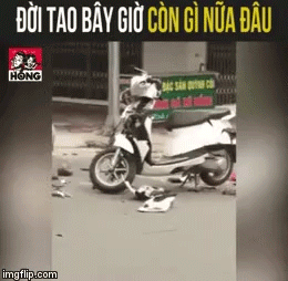 Vợ đi chơi với nhân tình, chồng mang xe máy ra giữa đường đập nát hét lớn: 'Hát hò này, vui chơi này' Vợ đi chơi với nhân tình, chồng mang xe máy ra giữa đường đập nát hét lớn: 'Hát hò này, vui chơi này'