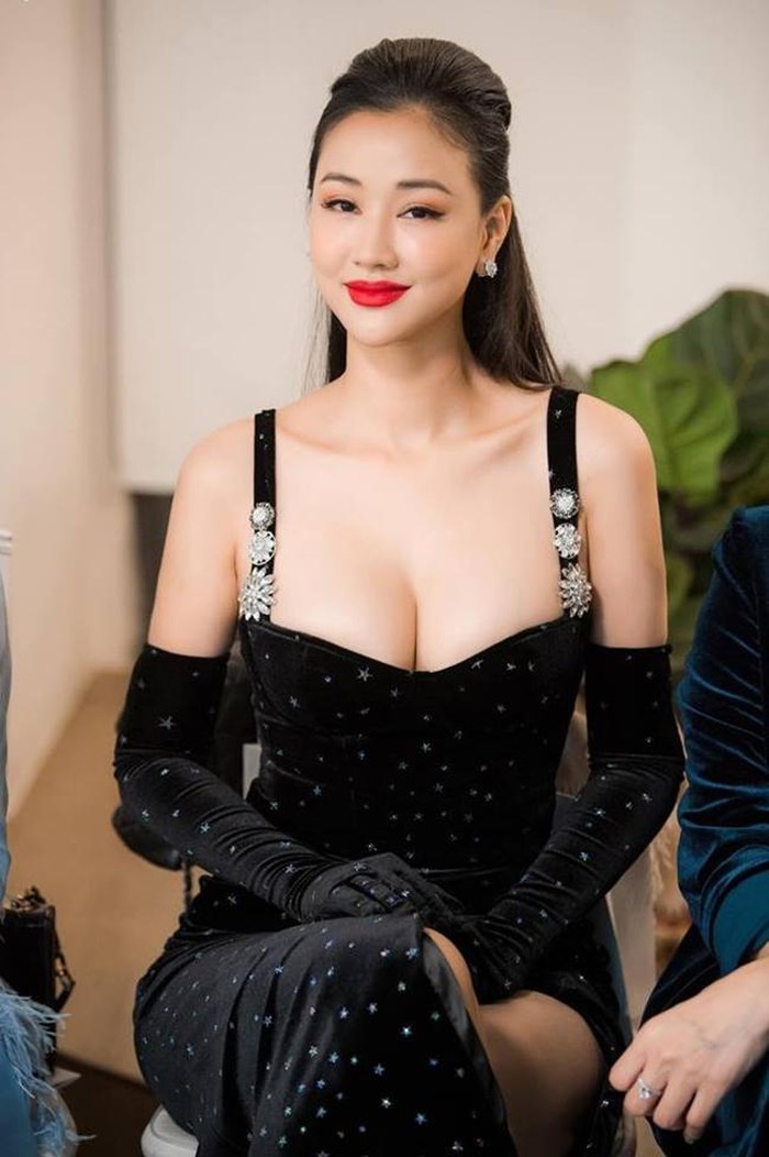 Gu thời trang bốc lửa của mỹ nhân phim Vợ Ba