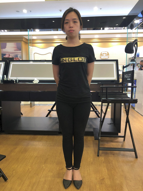 Mẹ đơn thân siêu nhân thu nhập 10 triệu đồng ở Hà Nội vẫn nuôi tốt 2 con