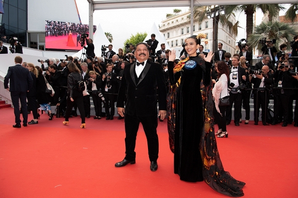 Khác hẳn Ngọc Trinh, Trương Thị May tỏa sáng với hình ảnh rồng Châu Á lên thảm đỏ Cannes - 10 Khác hẳn Ngọc Trinh, Trương Thị May tỏa sáng với hình ảnh rồng Châu Á lên thảm đỏ Cannes - 10