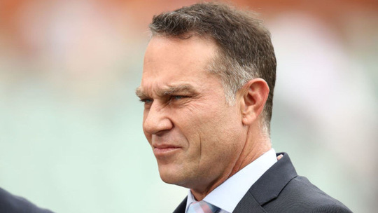 Tự nhốt mình trong nhà vệ sinh, hành khách bị đuổi khỏi máy bay