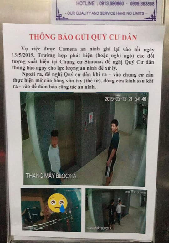 Người quỳ xuống sàn thang máy nhìn váy phụ nữ là thiếu niên 16 tuổi