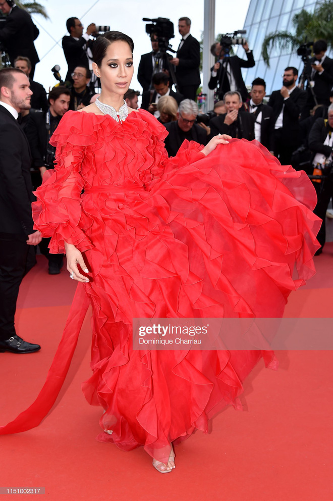 Cannes ngày 7: Mỹ nhân Ý khoe vòng 1 nhức mắt, dàn người mẫu Hollywood tung chiêu hết cỡ tại thảm đỏ
